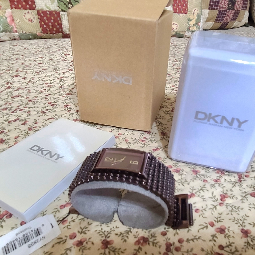 Authentic Dkny Brown. - image 5